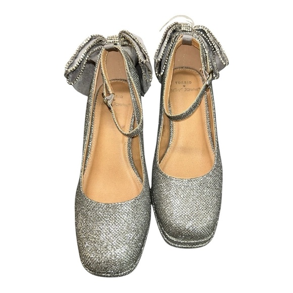 Torrid BETSEY JOHNSON SILVER BOW BACK HEEL size 7.5 (WW - WIDE WIDTH) NIB - Picture 13 of 15